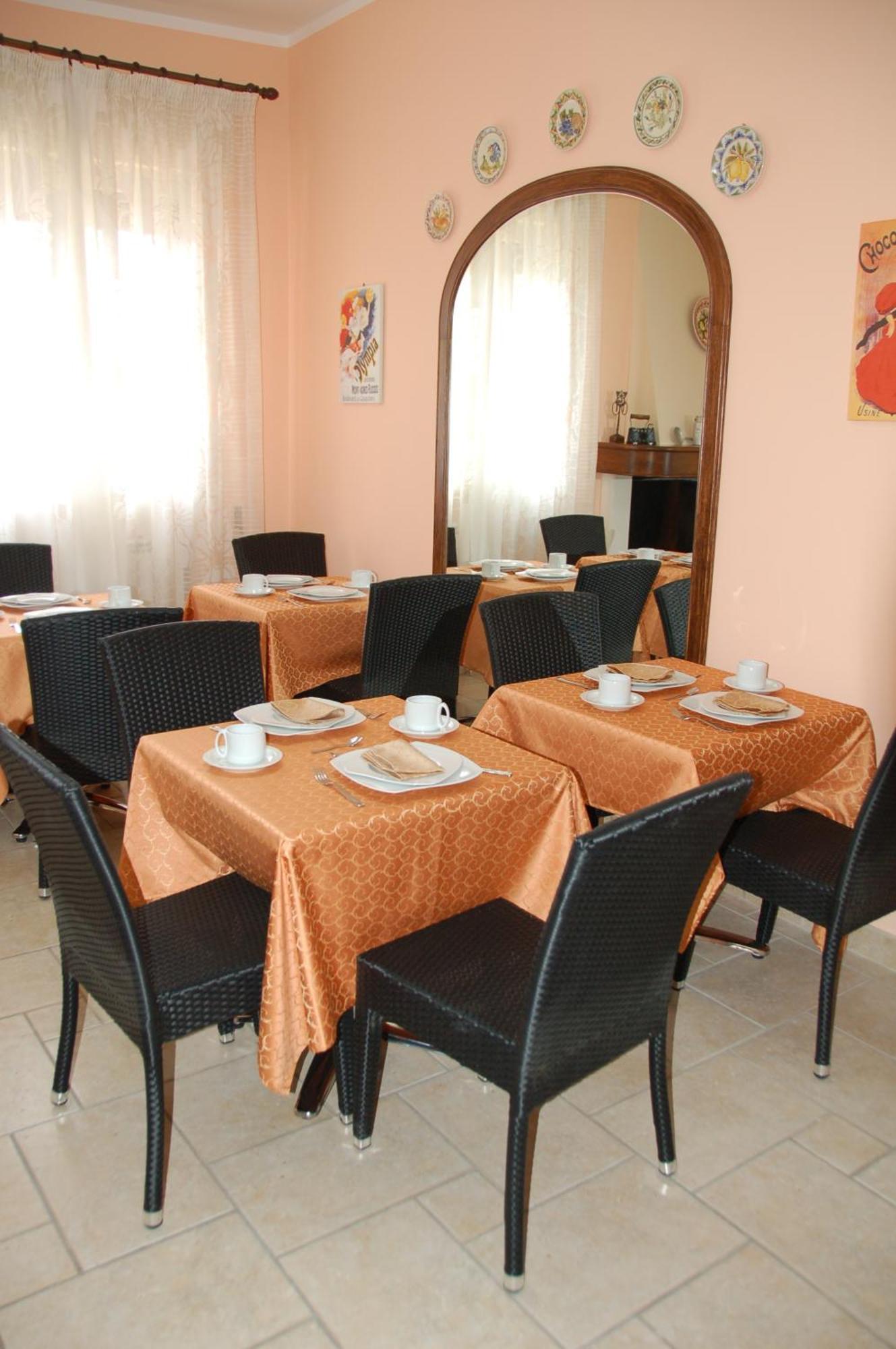 B&B Villa Vittoria มาลเย ภายนอก รูปภาพ